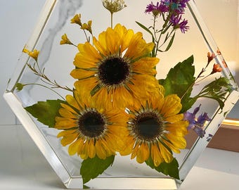 Sunflower Resin Lamp, Real Pressed Flower Night Light, Hexagon Botanical Table Lamp, Handmade Sunflowers Gift for Her, flower resin lamp