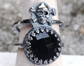 Skull ring Black spinel sterling silver skull ring // Size 6.75 - 7 // One of a kind // Gift for her