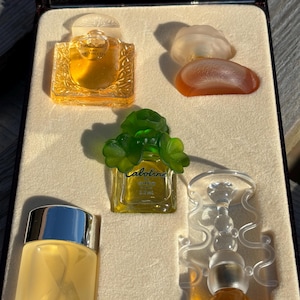 Make an offering. Vintage Paris Prestige Parfums Miniature Collection 5 pieces with a mirror. Lalique, Paco Rabanne