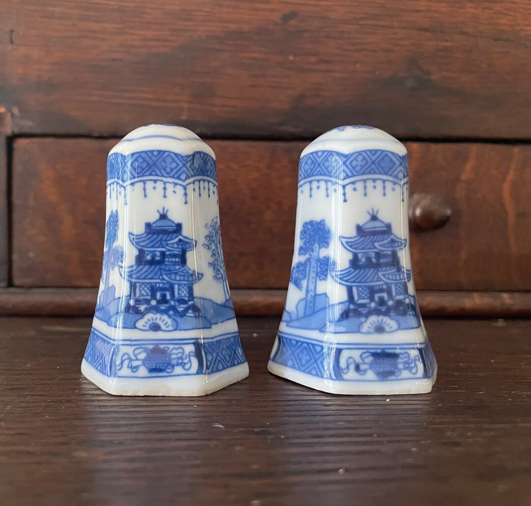 Vintage Asian Blue and White Canton Salt and Pepper Shakers Etsy