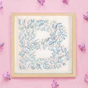 Letra de nombre con motivo de mariposa personalizable para habitación de bebé y niño, cuadro enmarcado con inicial cortada en 3D, arte de pared de mariposa hecho a mano