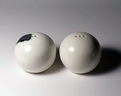 Salières et poivrières - sphères avec personnage