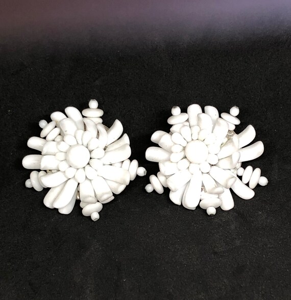 Wickedly White Mod Earrings - image 3