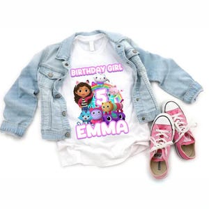 Maison de poupée anniversaire t-shirt personnalisé Gabby fête thème famille t-shirt assorti arc-en-ciel tenue cadeau d'anniversaire pour fille miaou chat drôle S007