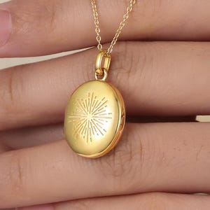 Minimalist Sunburst Locket Necklace, 18K Yellow Gold Plated Oval Pendant, Vintage Photo Locket, Elegant Gift for Her,Unique Keepsake Jewelry