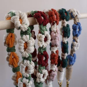 Llavero de macramé con margaritas / Pulsera de macramé / Pulsera de flores / Mini cordón / Llavero de macramé / Llavero bohemio / Accesorios para llaves