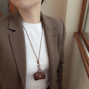 Mini collier pendentif sac à main, petite pochette pour collier, pierre de méditation, pochette de cou en cuir, porte amulette, pochette en cristal, collier pochette