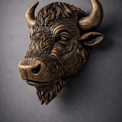Décoration murale tête de bison, sculpture moderne au fini bronze rustique