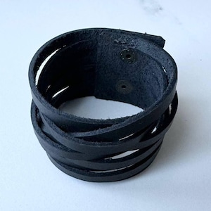 Black bracelet Mens minimalist leather bracelet Handmade braided bracelet men Cuff bracelet for men Mens leather jewelry Birthday gift