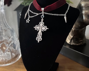 Collier ras de cou fait main avec ruban de velours rouge et grande croix, esthétique vampire et gothique, bijoux alternatifs