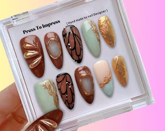 Uñas postizas elegantes con degradado marrón / Uñas postizas inspiradas en el otoño / Uñas con mariposas sofisticadas / Uñas acrílicas marrones elegantes