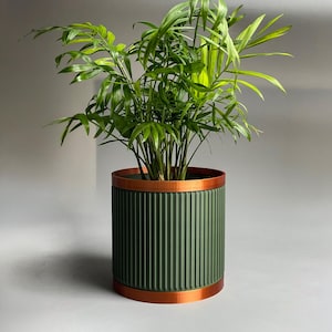 Maceta acanalada con bandeja de goteo: Maceta moderna para interiores