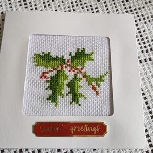 Kerstkaart met kruissteek, blanco gelaten aan de binnenkant, dus je kunt een eigen bericht achterlaten
