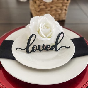 Signo amado de San Valentín, Plato Topper, Tarjeta de lugar de boda, Adorno de mesa, Granja, Decoración del hogar, Bienvenida, Cherish, Familia, Madera cortada con láser
