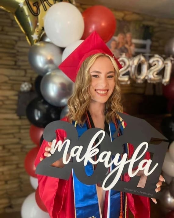 Custom Graduation Sign for Class of 2026, Senior Pictures Photo Prop, Back to School Decor