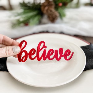 Believe-plaatskaart, kerstdecor, rood gespiegeld acryl, taartbedel, decoratie voor de feestdagen, eettafel couvert