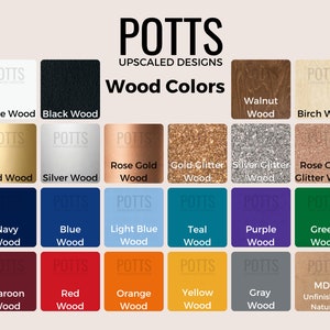 Pu&ograve; includere: Una tabella colori che mostra vari colori del legno, tra cui bianco, nero, oro, argento, blu navy, blu e rosso. La tabella presenta anche opzioni di legno glitterato e tonalit&agrave; come il verde acqua, il viola e il verde. Il testo "POTTS UPSCALE DESIGNS" &egrave; in alto.