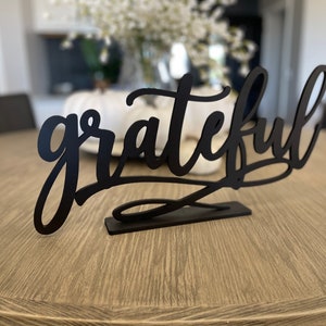 Decoração de outono, Placa de agradecimento com suporte, Palavra cursiva, Decoração de Ação de Graças, Mesa de Ação de Graças, Estilo de fazenda, Agradecido, Reúna-se e abençoe