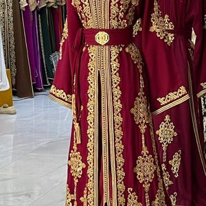 Nouvelle collection // Superbe robe marocaine en crêpe de soie et satin takchita, perles à la main