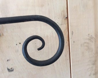 Curtain rod 44 inches plus scroll