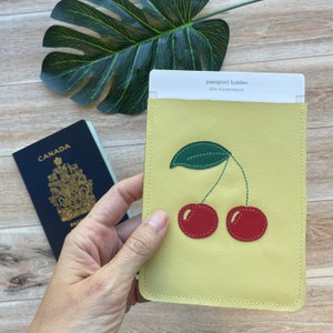 Cherry Passport Case, Sleeve Style, passend für USA oder Kanada Pässe, gelbes Leder