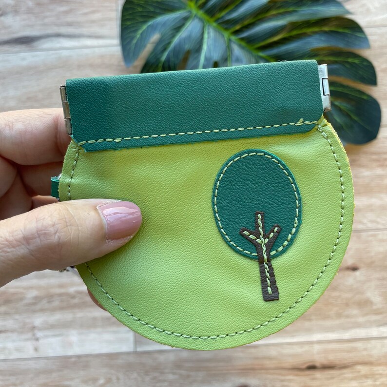 Leather Coin Purse with Tree, Round Change Purse, Penny Pinch Purse, Snap Purse, Circle Shape Purse Green