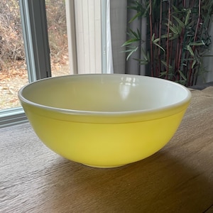Pyrex Yellow 4 Qt Mixing Bowl #404 Primary Colors Collection 1950s Kitchenware