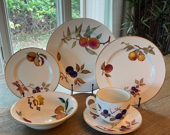 Royal Worcester Evesham Gold China: 6-Piece Place Setting with Fruit Motif