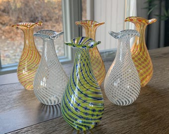 Vintage Handblown Art Glass Bud Vase – Ruffled Edge Swirl Design