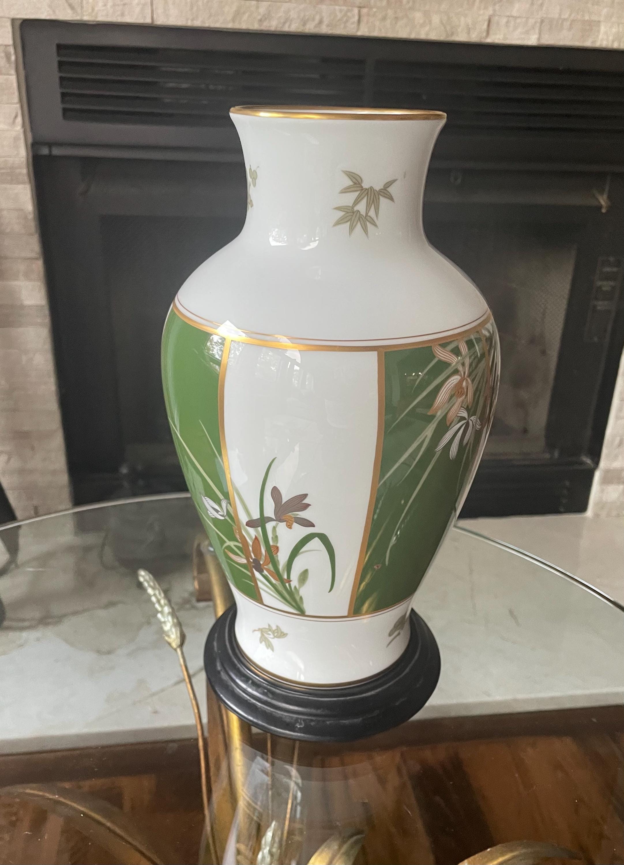 Franklin Mint “the Nobel Orchid” Okura Vase 11” W/ Wooden Base