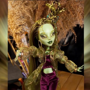 Dryade unique en son genre, poupée printanière Monster High Venus McFlytrap