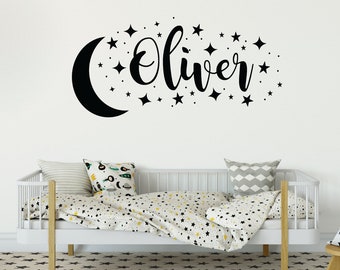 Personalisierbarer Mond und Sterne Raumaufkleber, Personalisierte Name Wandkunst, Schreibschrift Druck Schlafzimmer Vinyl, Großes oder Kleines Design über dem Kinderzimmer Krippe