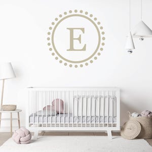 Calcomanía de vinilo con monograma circular personalizado, calcomanía de arte de pared con letras personalizadas, decoración de guardería para niñas y niños, habitación infantil extraíble fácil de hacer tú mismo