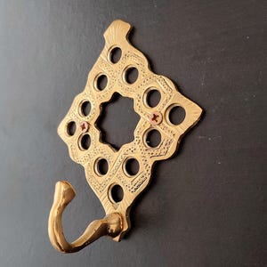 Moroccan Brass Wall Hook – Handcrafted Geometric Star Design – Vintage Style Key Hook – Boho Wall Decor – Handmade in Morocco