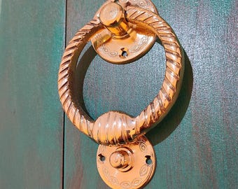 Aldaba de latón marroquí hecha a mano: aro redondo de latón macizo con diseño grabado a mano, herraje vintage para puerta.