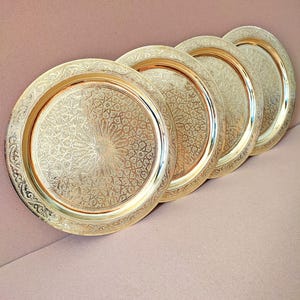 Moroccan Brass Tray – Hand Engraved Round Tray for Tea & Coffee – Boho Vintage Decor – Islamic Metal Centerpiece
