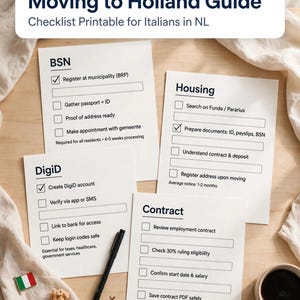 Könnte beinhalten: Eine druckbare Checkliste mit dem Titel Moving to Holland Guide for Italians in NL, bestehend aus vier weißen Blättern mit schwarzem Text. Die Abschnitte umfassen BSN, Housing, DigiD und Contract, mit Kontrollkästchen und Zeilen für Notizen. Ein schwarzer Stift und eine kleine italienische Flaggenanstecknadel liegen dabei.