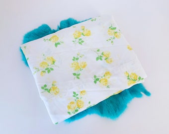 Vintage Flat Sheet // Full Standard Sized Yellow Roses Top Sheet