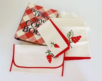 Vintage Table Napkin Placemat Pouch Set // 1940’s // Red Embroidered Linens