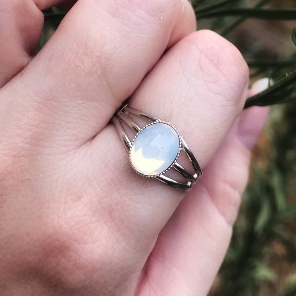 White opal Moonstone Vintage Glass Adjustable Ring Sparkle Vampire Fan  cos-play Gift for Women