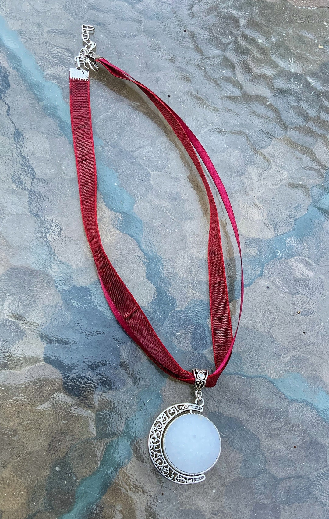 The La Dame Blanche Poison Detector Necklace Outlander Inspired