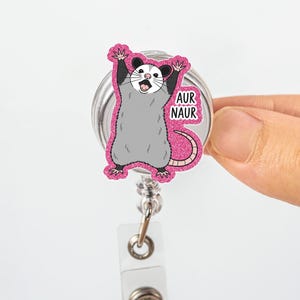 Bobine d'insigne d'opossum drôle, porte-carte d'identité avec fausses paillettes, clip de meme Aur Naur, insigne d'opossum mignon, cadeau technique vétérinaire, accessoire pour amoureux des animaux
