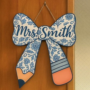 Chinoiserie Teacher Door Sign, Personalized Pencil Bow Wooden Hanger, Custom Classroom Decor, Back to School Gift for Teacher, Class Sign