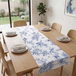 Camino de mesa floral azul, decoración de mesa de estilo campestre francés, camino de mesa de estilo chinoiserie, decoración de estilo rústico campestre.