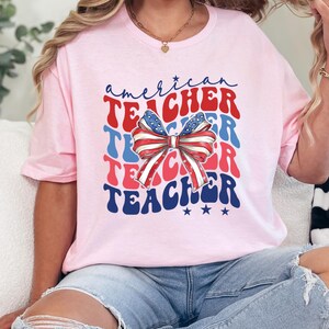 Amerikanisches Lehrerhemd, Lehrer am vierten Juli, Lehrer-Rot, weiß und blau Hemd, Lehrer-Unabhängigkeitstag-Hemd, amerikanische Flaggenschleife