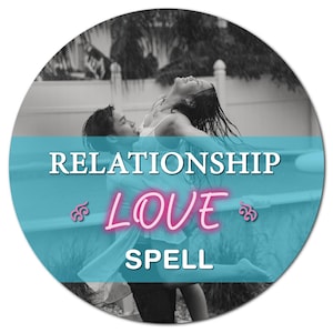 Puede incluir: Gráfico circular con una foto en blanco y negro de una pareja abrazándose bajo la lluvia. Las palabras "RELATIONSHIP LOVE SPELL" se muestran en blanco y neón rosa sobre un fondo turquesa.