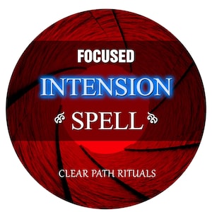 Könnte beinhalten: Kreisförmige Grafik mit rotem Hintergrund und den Worten "FOCUSED INTENSION SPELL" in Weiß und Blau. Der Text "CLEAR PATH RITUALS" steht unten. Das Design hat ein radiales Muster.