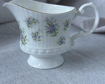 Vintage Elizabethan Chantilly Bone China Creamer England, c.1960s