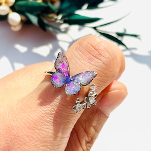 Bague fleur papillon, jolie bague florale ailes de papillon, bijoux réglables en résine de fée, cadeau fait main pour elle