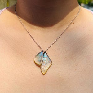 Schmetterlingsflügel Halskette, Opal-inspirierte Insekt Harz Halsketten, Feenflügel Schmuck, handgemachtes Geschenk für sie